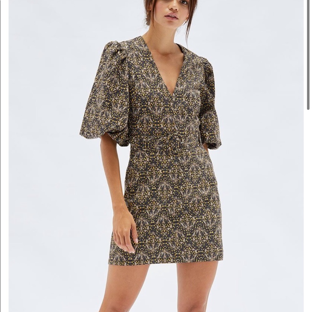 NWT MINKPINK YASAMIN BELTED MINI DRESS size: medium
